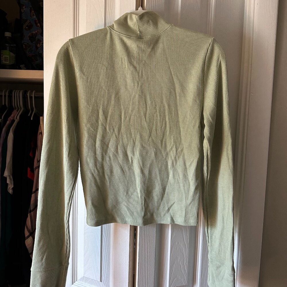 AE Green Long-Sleeve Cropped Hey Baby Mock Neck Tee Large